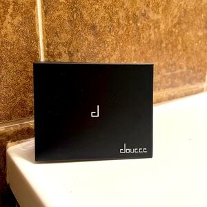 NWOT Doucce makeup palette